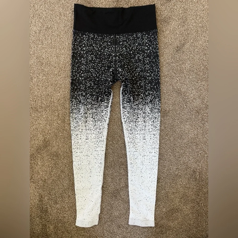 NEW Athleta Flurry Ombré Tights Size Medium